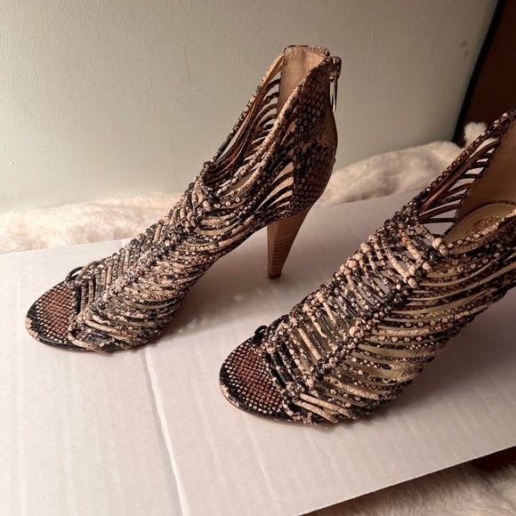 Women's Vince Camutos Strappy 4in High Heel Sandals - Picture 9 of 9